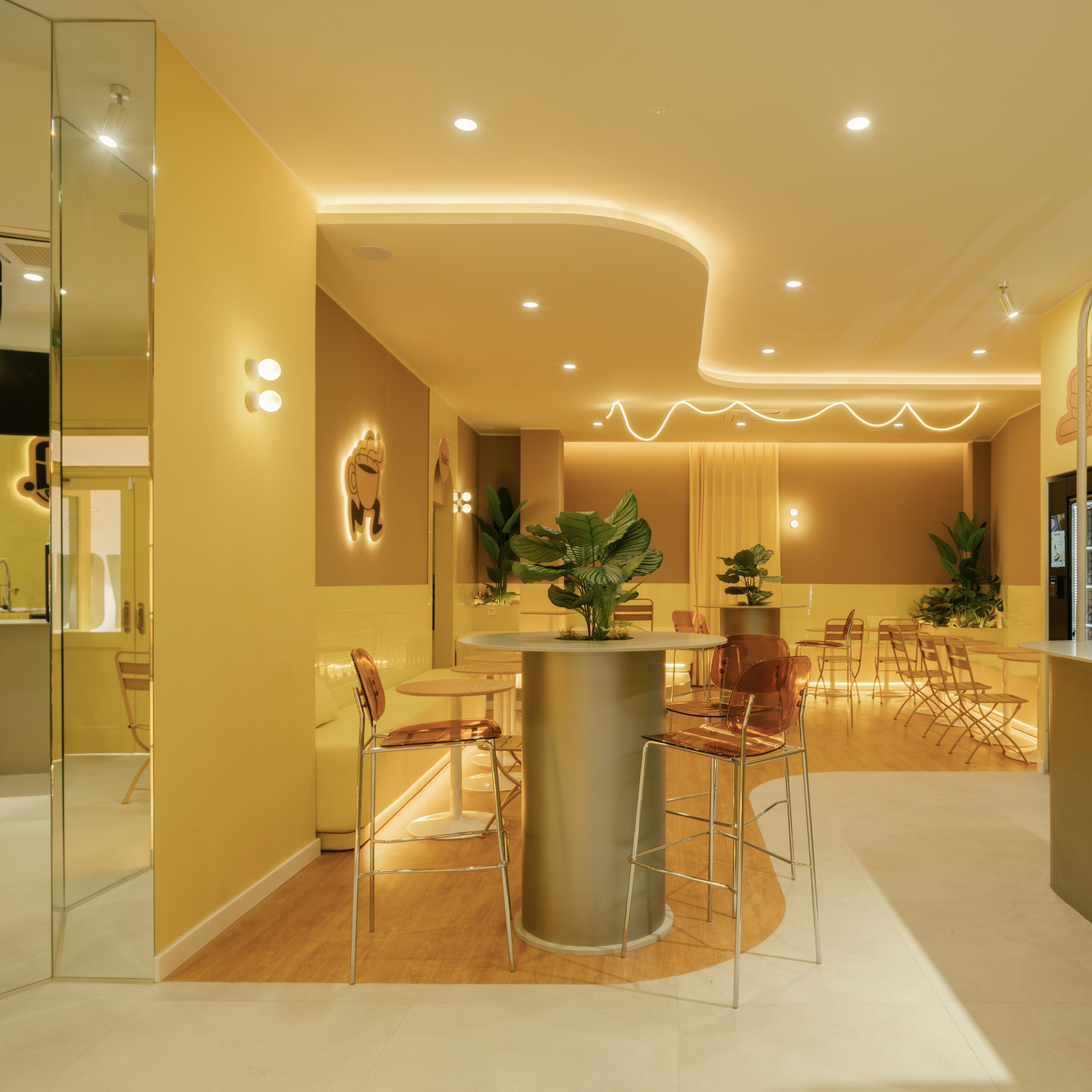 Interiorismo comercial de cafetería contemporánea Young Coffee