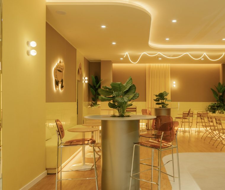 Interiorismo comercial de cafetería contemporánea Young Coffee