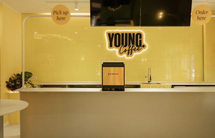 cafetería contemporánea Young Coffee en tonos amarillos Reformas e interiorismo en valencia